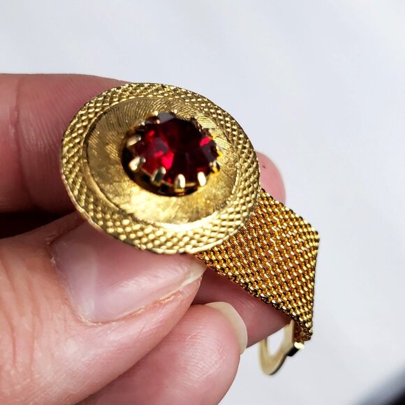Vintage Gold Tone Mesh Wrap Around Red Faceted Rhinestone Cuff Links - Picture 11 of 12